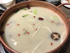 -三人行骨头王火锅(长寿店)