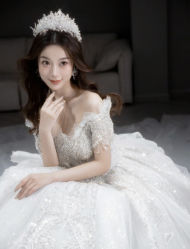 -莫小姐婚纱