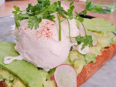 牛油果温泉蛋吐司-O'mills Sourdough Bakery&Bistro(永嘉路店)