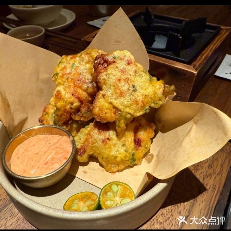 走进野果餐厅，瞬间就被那独特又惬意的氛围感包裹