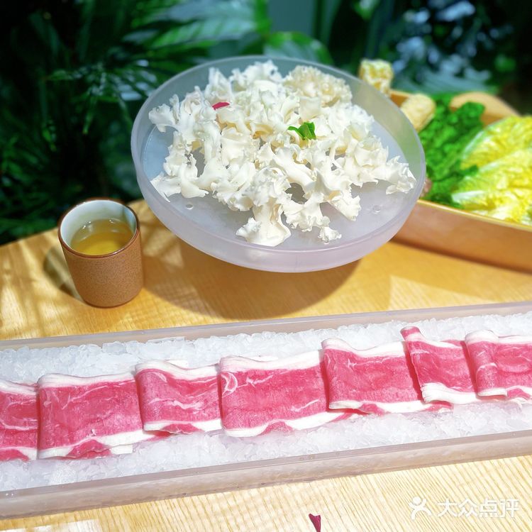 东门的宝藏“椰子鸡”，椰香满满鸡肉来一碗