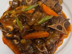红烩牛尾-小白桦西餐厅