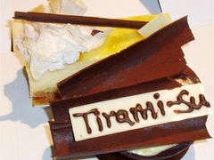 09.4.26提拉米苏&芝士蛋糕各35元-西点坊(浦东香格里拉店)