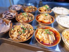 -董哥山城碗碗香(美专校街店)