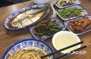 Stewed Intestine and Napa Cabbage Hot Noodles
