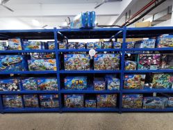 -逝水玩具折扣店
