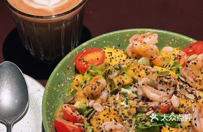 Mango Shrimp Quinoa Salad