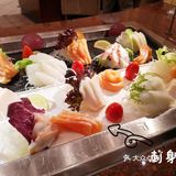 不用去迪士尼乐园排队就能和米奇米妮合影又抱抱