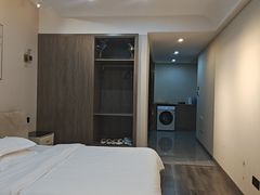 -欧辰国际酒店(重庆欢乐谷轻轨站店)