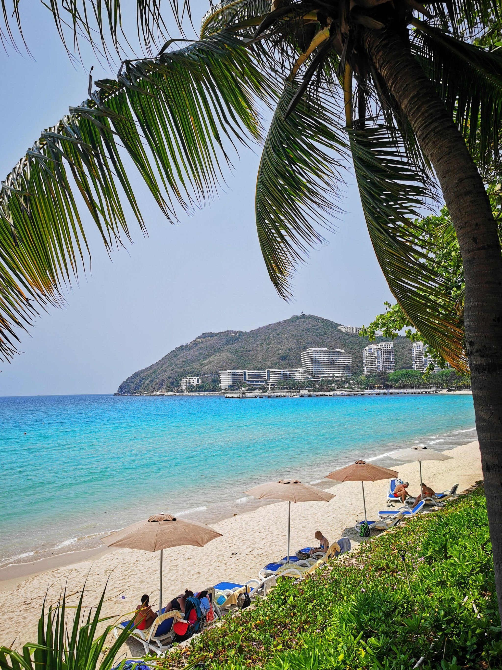 大东海海滩,晴天时节,颜色很正哟!