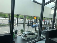 -上海宝信宝马4S店
