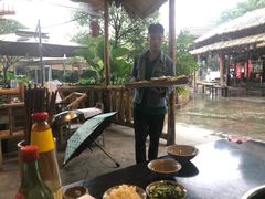 -茅草房·河畔园林火锅