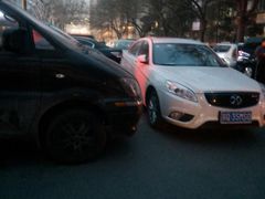 -关东店北街小区-地上停车场