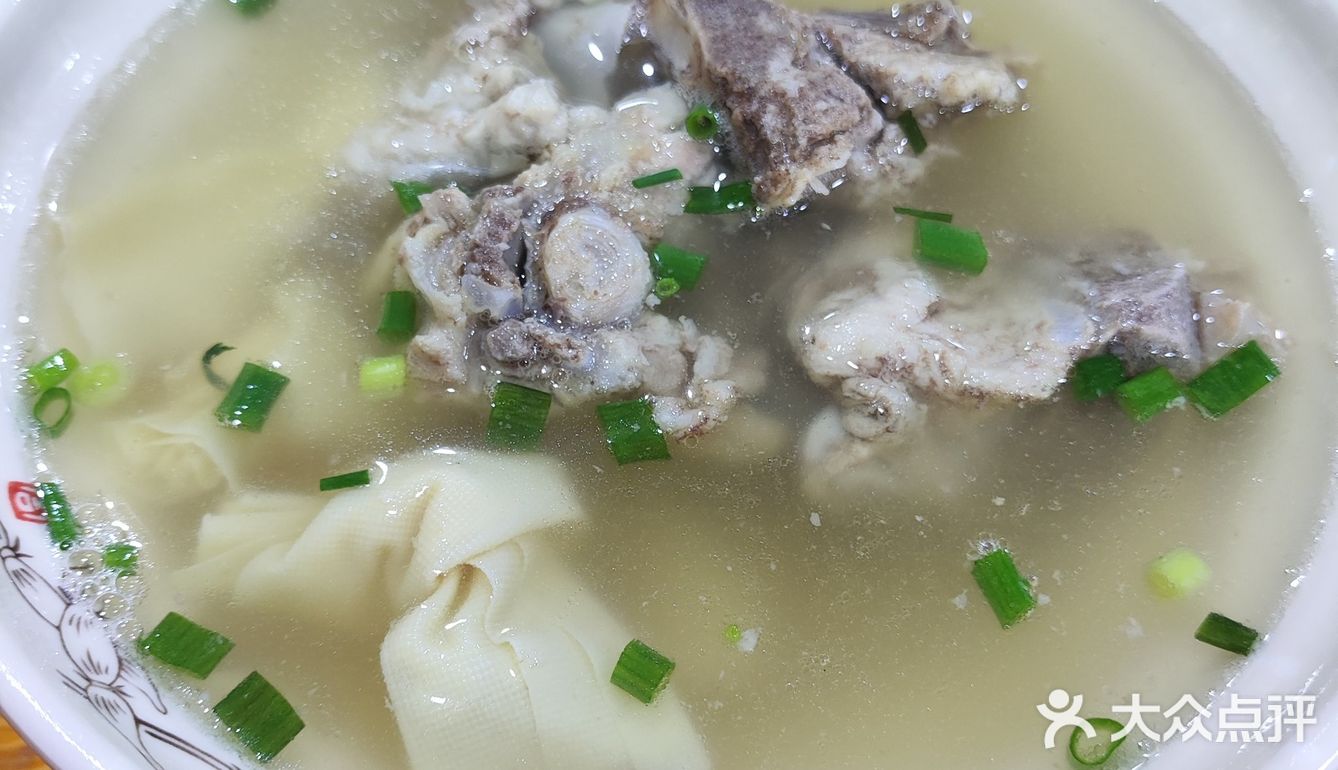 0元玩转这座城听说很有名的一家菜饭骨头汤店