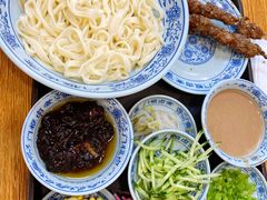 老北京炸酱面-门框胡同百年卤煮(新街口店)