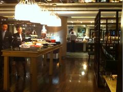 早餐厅tables-上海波特曼丽思卡尔顿酒店