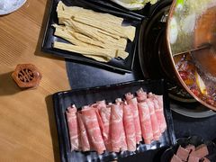 -果松木炭酸菜铜火锅·外婆参鸡汤