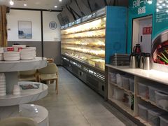 面包甜点陈列柜-屋头串串(新街里店)