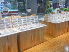 -MiRi眼镜连锁·蔡司·尼康控优点合作店(莘庄店)