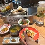 一人一个座位 ，好适合i人啊哈哈哈...