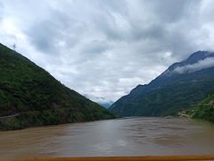 -阿婆情腊排骨火锅(金虹路店)