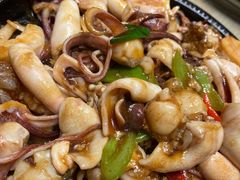 铁板三鲜-小船渔村•大连菜•大连焖鱼(黄河路店)
