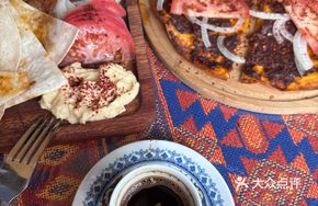 Turkish Beef Crispy Pizza