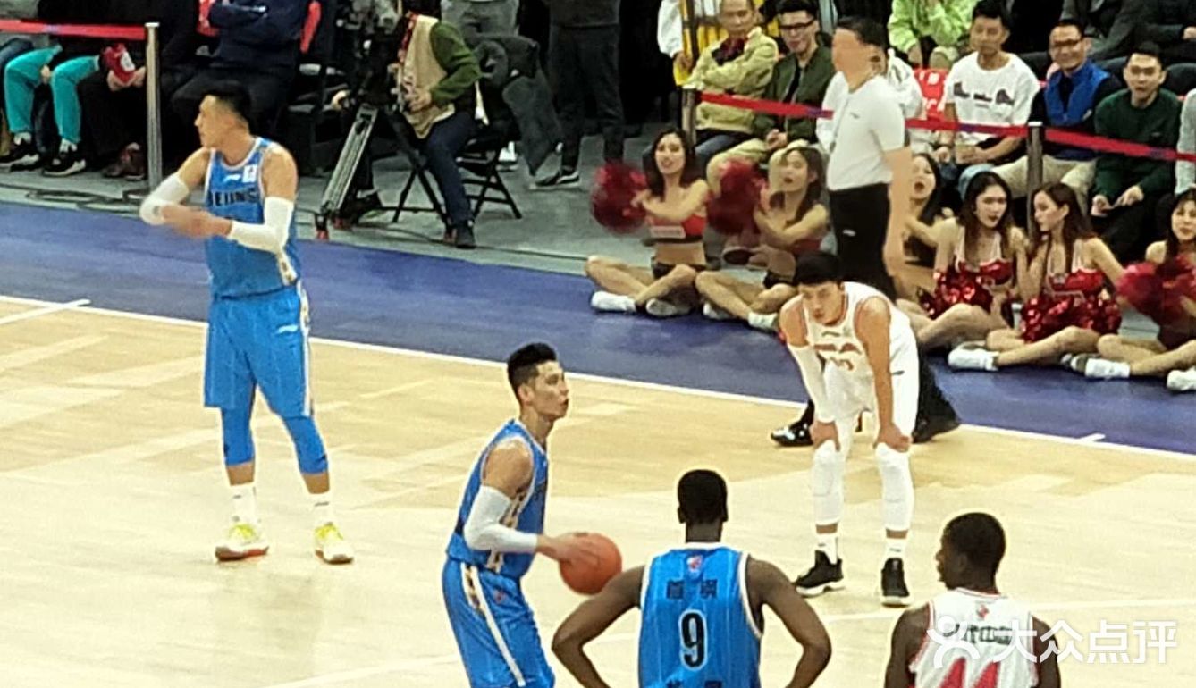 赞，来看林书豪来了，第一次来佛山国际体育中心