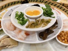 -花馬肆.云南过桥米线(汉神购物广场现场熬汤店)