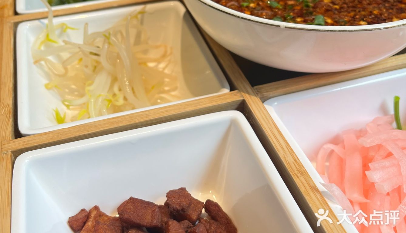 第一次吃丝娃娃 折耳根真的很好吃啊