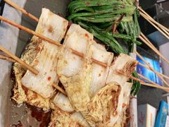 -何妹湿辣牛肉·粤式烧烤砂煲(桂雅路店)