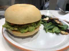 牛油果鲜虾贝果-KAFVS咖啡思咖啡馆(香海路店)