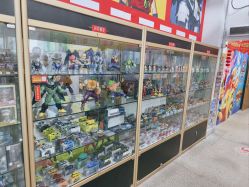 -逝水玩具折扣店