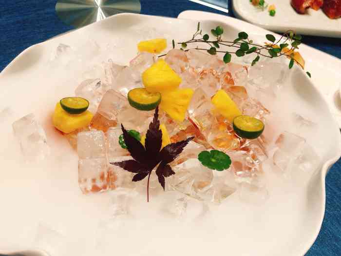 今天和朋友小聚朋友推荐这家名为御延公馆的餐厅这家餐厅位于南京东路