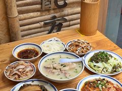 -竹笼蹄花蘸水菜