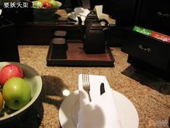 前方还有套紫砂茶具-上海明天广场JW万豪酒店