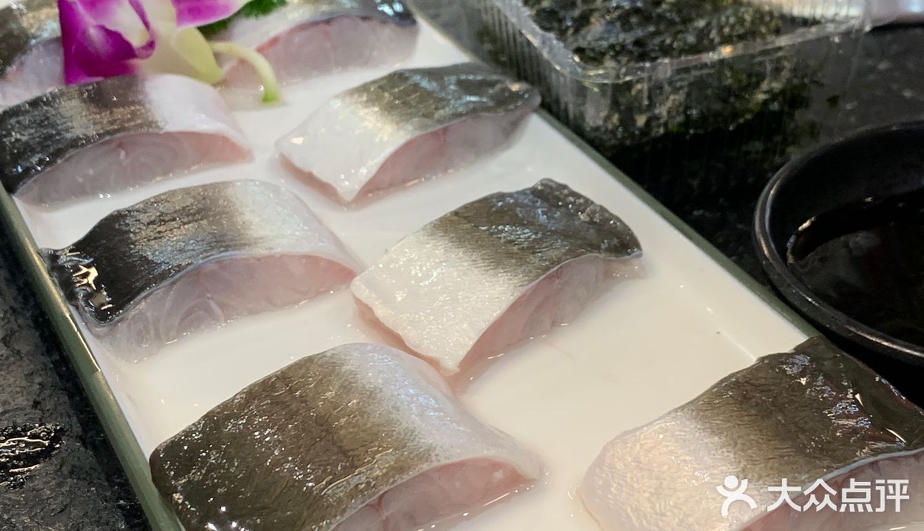 天了噜，这盘鳗鱼上桌神经还会动