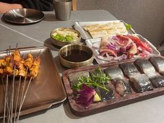 -围炉肉舍•炭烤活鳗•丹东海鲜烤肉(步行街店)