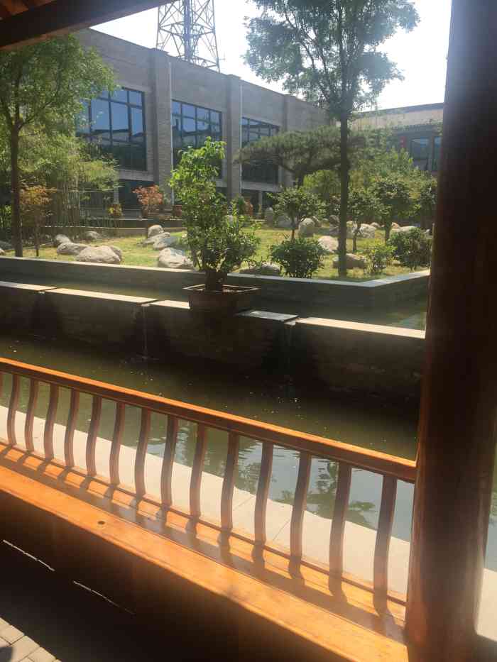 汉苑花园酒店"园林式饭店环境可能夏天来比较好吧,我秋.