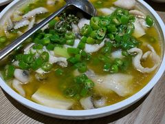 酸汤嫩鱼片-小大董·烤鸭(凤凰汇店)