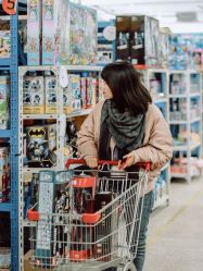 -逝水玩具折扣店