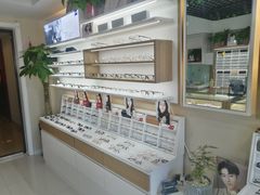 -视野联行眼镜·蔡司授权店(长白万象汇店)