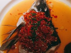 老坛剁椒蒸鲜活鱼头-遇见湘·地道湖南菜(洛溪店)