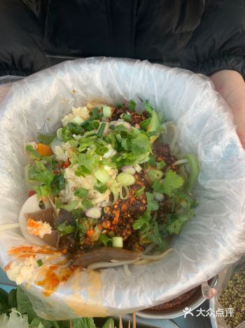 菜品种类较多，摊位干净卫生