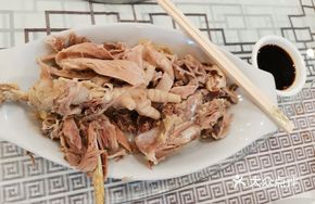 Pepper Chicken and Pig's Trotter Soup