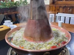 -果松木炭酸菜铜火锅·外婆参鸡汤