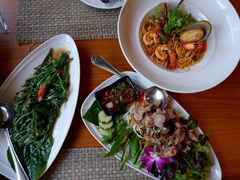 -Chom Cafe and Restaurant