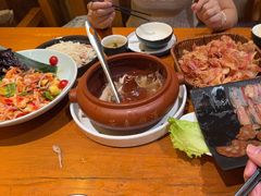 -老滇山寨•云南特色菜•地方菜•民族风情歌舞表演(金碧店)