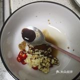 麻椒,干辣椒少许,香菜两根