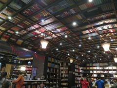 -钟书阁(松江泰晤士小镇店)